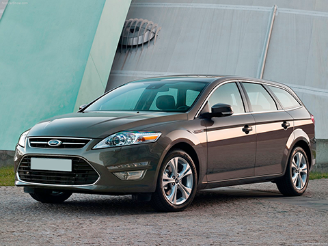 Parked brown Ford Mondeo cross front view 