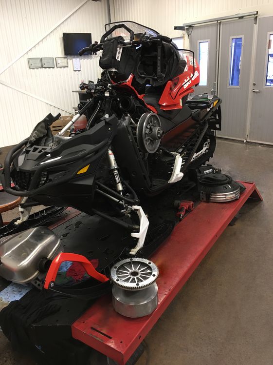 https://www.ngkntk.com/fileadmin/fileadmin/temporary/d/2/csm_ngksparkplug_pr_blog_snowmobileworkshop__c_arcticcatkgknutsson_a02f450d0a.jpg